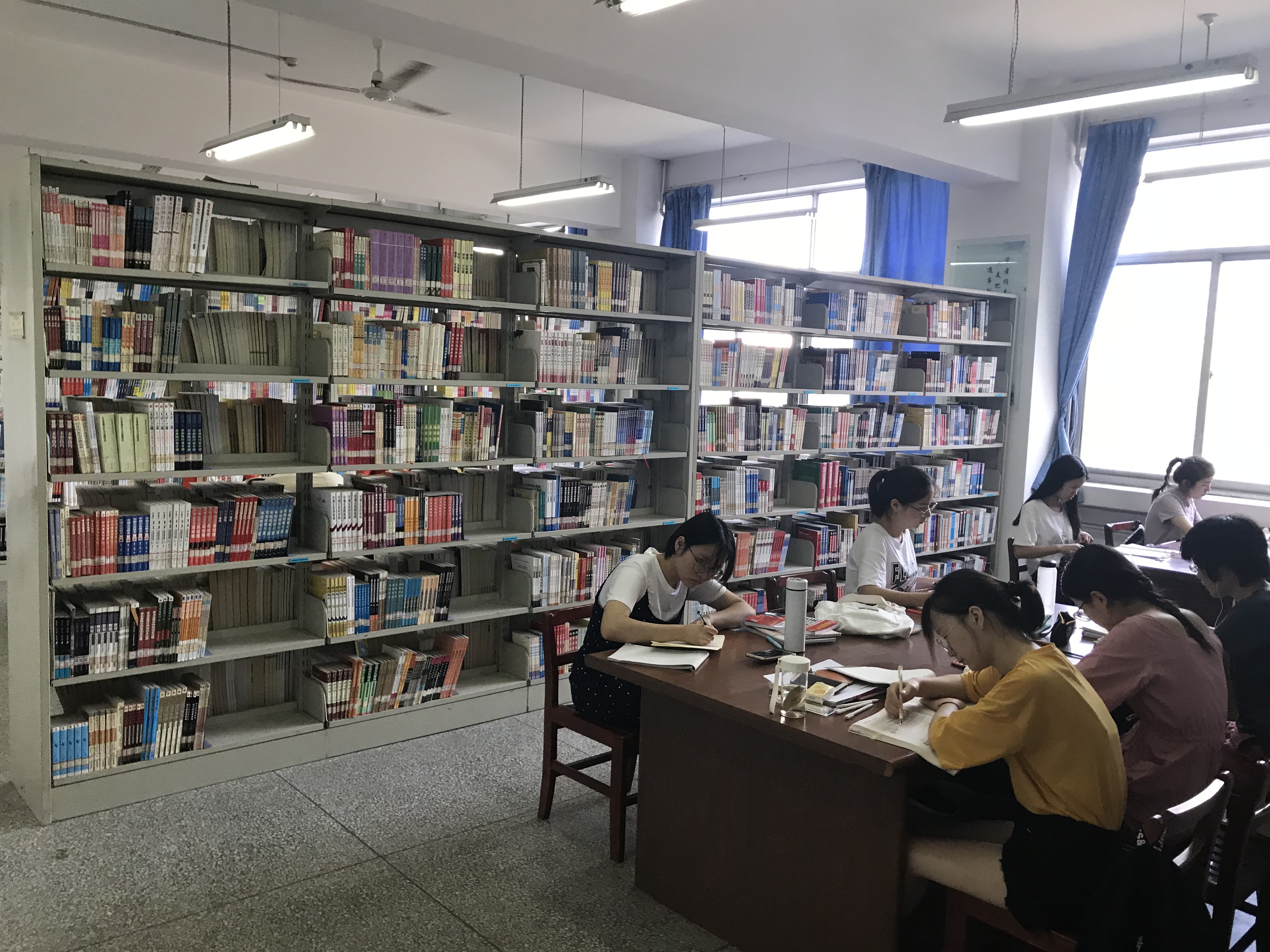 新学期图书馆以崭新的面貌迎接读者-新乡学院图书馆
